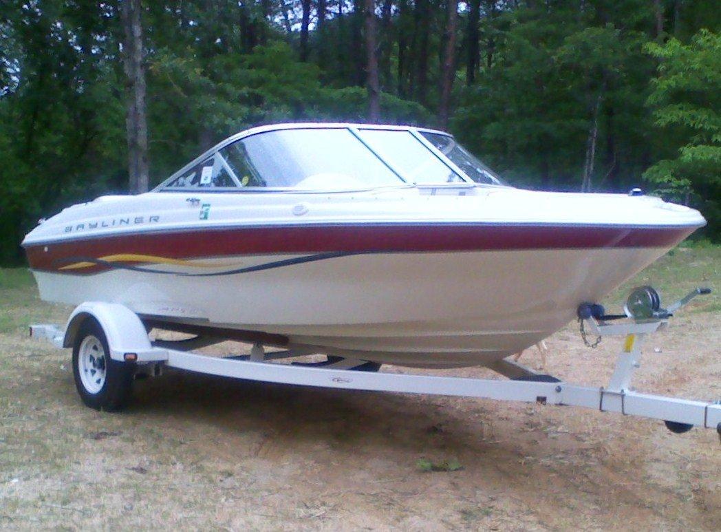 Bayliner Capri #1850 Red